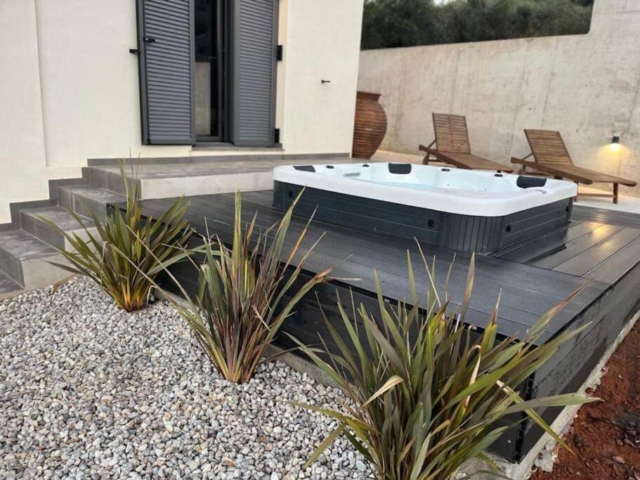 Ek Ornelakis, Luxury Country House With Jacuzzi خانيا المظهر الخارجي الصورة